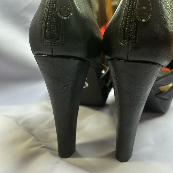 GUESS brand black leather heels. - Picture 4 of 6
